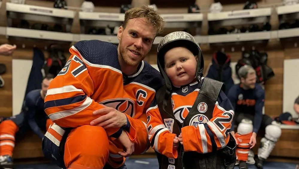 NHL |  Devastating news, a dedicated Edmonton fan of six years has passed away.  Not only is his friend McDavid in mourning, his opponents are also offering their condolences